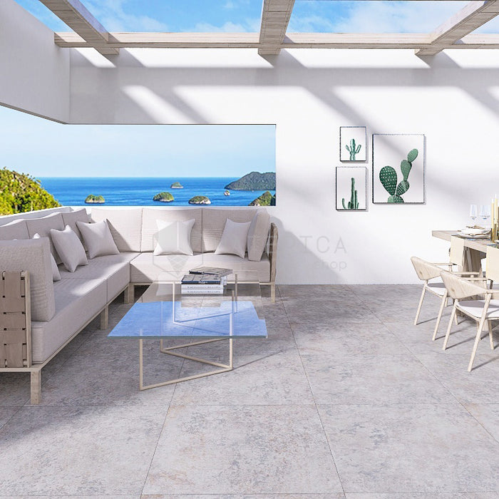 Esterno moderno con pavimento in gres porcellanato effetto pietra naturale 80x80 della collezione La Geoteca nella colorazione Provence di gardenia orchidea da esterno R11