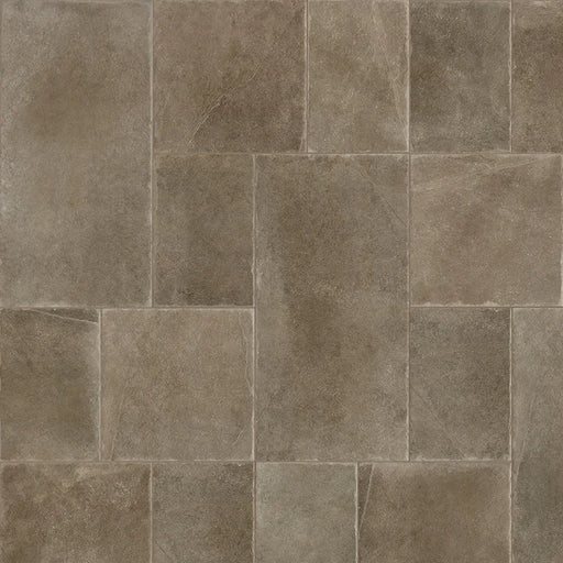 Dettaglio piastrella in gres porcellanato effetto pietra rustica della Collezione Proxi di Ceramica Settecento, colore Bruno 48x48