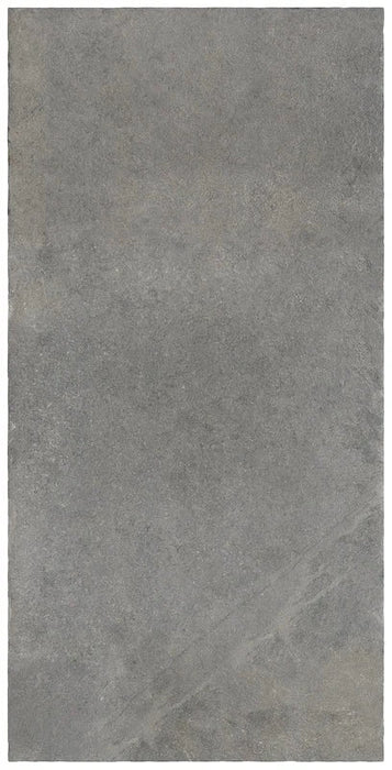 Dettaglio piastrella in gres porcellanato effetto pietra rustica della Collezione Proxi di Ceramica Settecento, colore Grigio 48x96