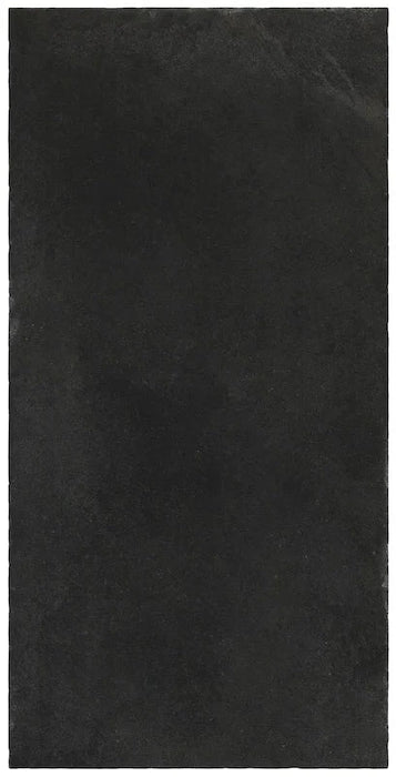 Dettaglio piastrella in gres porcellanato effetto pietra rustica della Collezione Proxi di Ceramica Settecento, colore Antracite 48x96