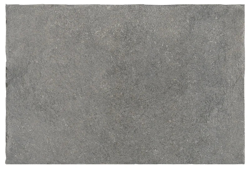 Dettaglio piastrella in gres porcellanato effetto pietra rustica della Collezione Proxi di Ceramica Settecento, colore Grigio 32x48