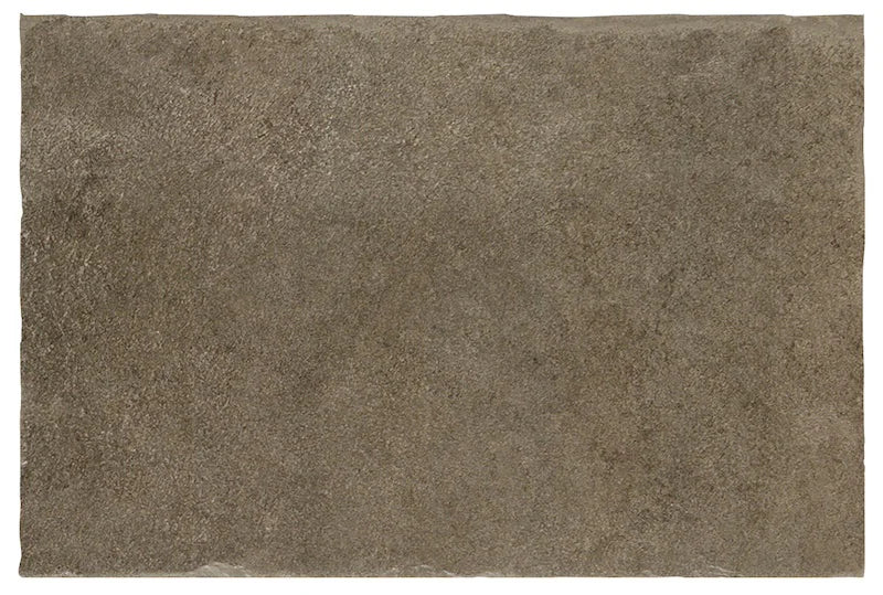 Dettaglio piastrella in gres porcellanato effetto pietra rustica della Collezione Proxi di Ceramica Settecento, colore Bruno 32x48