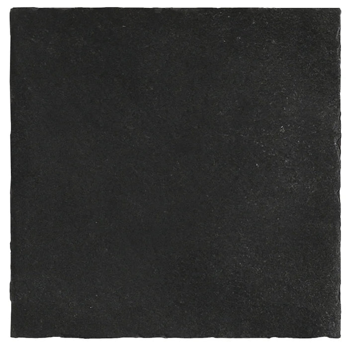 Dettaglio piastrella in gres porcellanato effetto pietra rustica della Collezione Proxi di Ceramica Settecento, colore Antracite 32x32