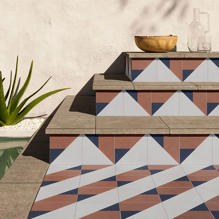 Rivestimento e pavimento geometrico in gres porcellanato Piastrella gres Quadra Decoro CEQUA020016 20.5x20.5 cm Eccentrico, effetto cementina opaco.