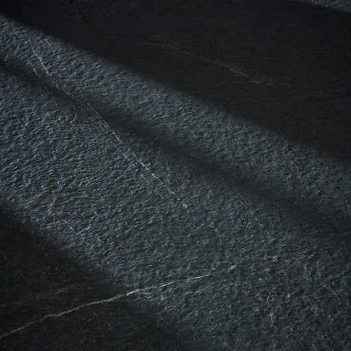 Piastrella gres Regula 3 Hammered 60x120 cm Eccentrico, effetto pietra bocciardata.