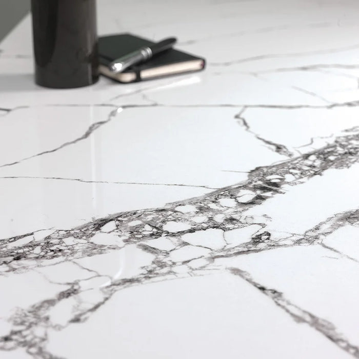 Dettaglio pavimento in gres porcellanato effetto marmo della collezione Reverse di Ceramica Settecento, colore Artic 60x120