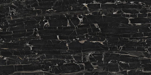 Dettaglio piastrella in gres porcellanato effetto marmo della collezione Reverse di Ceramica Settecento, colore Miroir 30x60