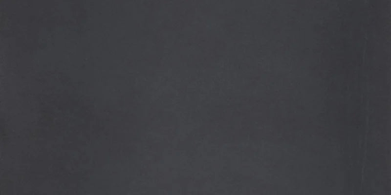 Dettaglio piastrella in gres porcellanato effetto cemento nuvolato della collezione R-Evolution di Casalgrande, formato 30x60 cm, colore Black