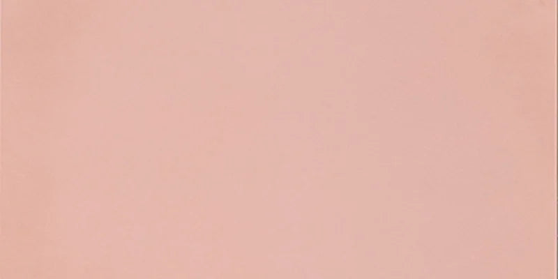 Dettaglio piastrella in gres porcellanato effetto cemento nuvolato della collezione R-Evolution di Casalgrande, formato 30x60 cm, colore Light Pink