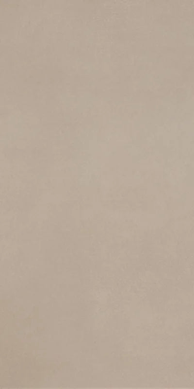 Dettaglio piastrella in gres porcellanato effetto cemento nuvolato della collezione R-Evolution di Casalgrande, formato 60x120 cm, colore Tortora