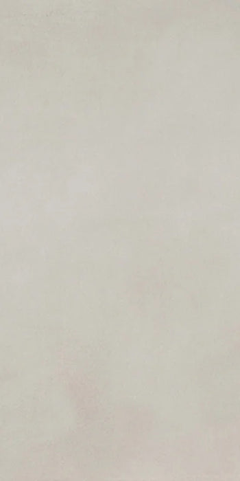 Dettaglio piastrella in gres porcellanato effetto cemento nuvolato della collezione R-Evolution di Casalgrande, formato 60x120 cm, colore White