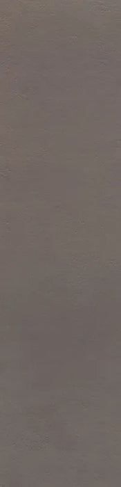 Dettaglio piastrella in gres orcellanato effetto cemento della collezione Riga di Settecento Ceramica, colore Coffee 22.5x90