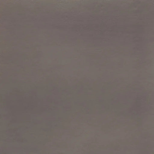 Dettaglio piastrella in gres orcellanato effetto cemento della collezione Riga di Settecento Ceramica, colore Coffee 90x90