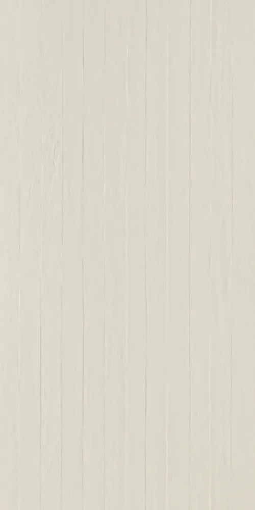 Dettaglio piastrella in gres porcellanato effetto cemento rigato a rilievo della collezione Riga di Settecento Ceramica, colore Clay 45x90