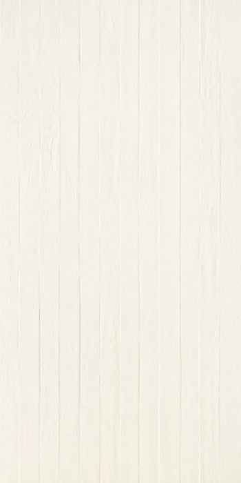 Dettaglio piastrella in gres porcellanato effetto cemento rigato a rilievo della collezione Riga di Settecento Ceramica, colore Cloud 45x90