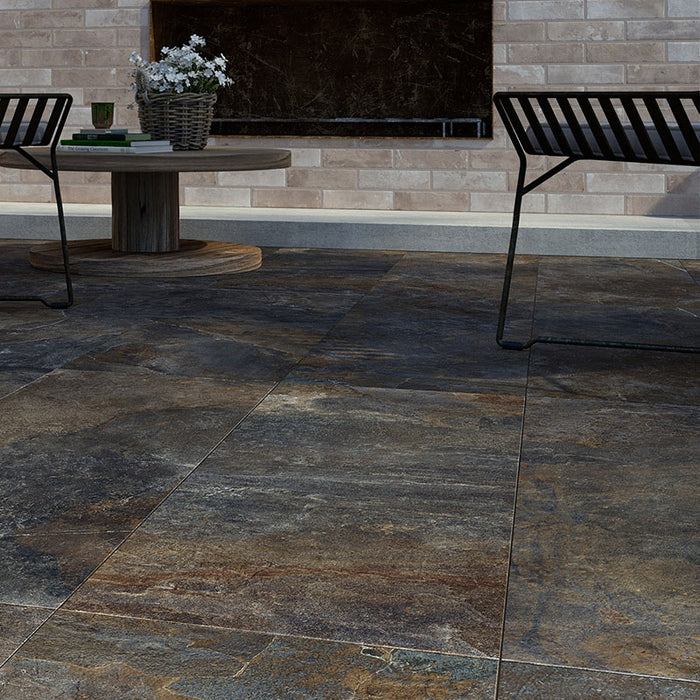 Dettaglio piastrella per pavimento e rivestimento in gres porcellanato effetto pietra ardesia. Collezione Ardesie di Ceramica Rondine, formato 60x120, Multicolor