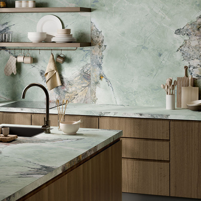 Dettaglio piastrella in gres porcellanato effetto marmo Lucido della collezione Invisible di Ceramica Rondine, formato 60x120, colore Green