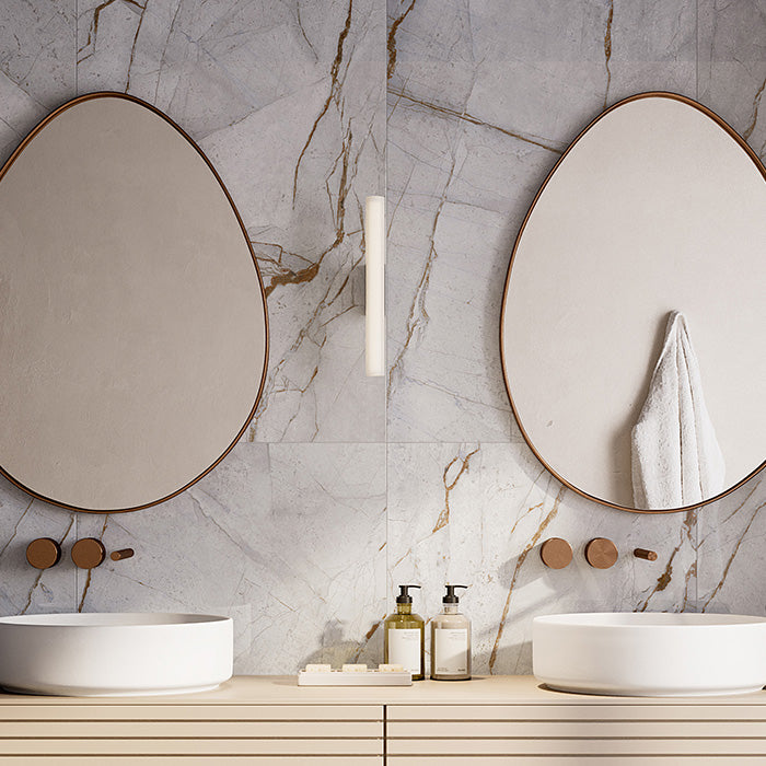 Dettaglio piastrella in gres porcellanato effetto marmo opaco della collezione Canova di Ceramica Rondine, formato 60x120, colore Ryal Blue