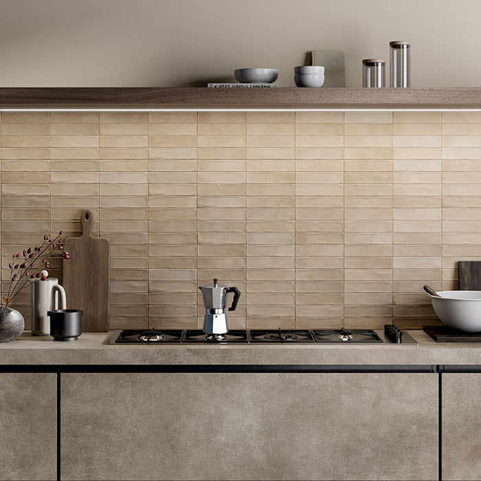 Cucina Moderna con rivestimento in gres porcellanato effetto mattoncino opaco 4.8x20 cm della collezione Cruda Brick, colore Beige di Ceramica Rondine