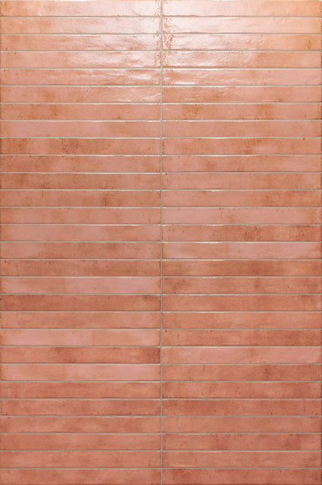Dettaglio posato piastrella per pavimento e rivestimento in gres porcellanato effetto mattoncino lucido 4.8x45 cm della collezione Colors Brick, colore Salmon di Ceramica Rondine