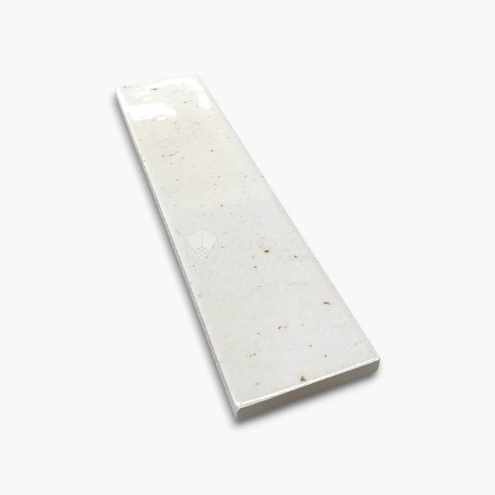 Foto piastrella per rivestimento in gres porcellanato effetto mattoncino lucido 6x25 cm, collezione Soho White di Ceramica Rondine. Piastrelle bianche per pareti di bagno e cucina.