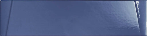 Dettaglio piastrella per rivestimento ceramico effetto mattoncino tridimensionale lucido 7,5x30 cm della collezione Skema, colore Bright Denim di Ceramica Settecento