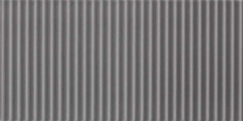 Dettaglio piastrella da rivestimento in pasta bianca effetto rigato a rilievo della collezione Sketches di Ceramica settecento, formato 10x20 cm, colore Charcoal Vert