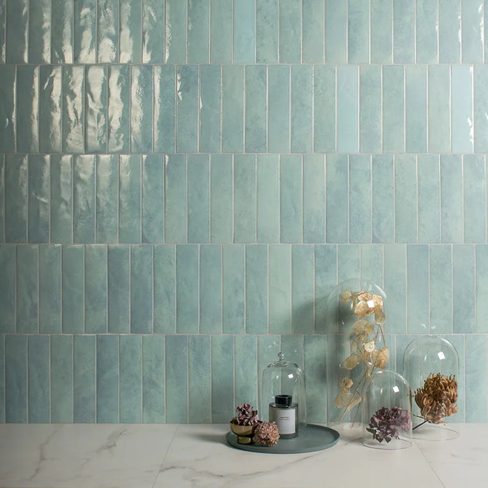 Dettaglio rivestimento in gres porcellanato serie Miniature Soda di Marca Corona, effetto mattoncino vintage, formato 6x24 cm, Colore Azzurro Artico