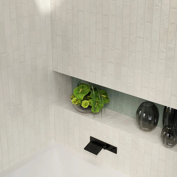 Dettaglio vasca moderna con rivestimento in gres porcellanato serie Miniature Soda di Marca Corona, effetto mattoncino vintage, formato 6x24 cm, Colore Bianco Sale