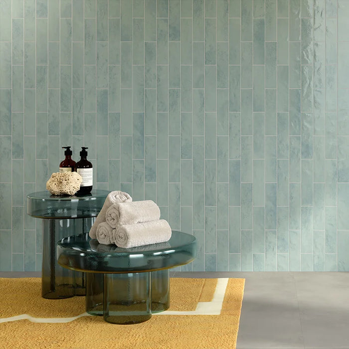 Dettaglio rivestimento in gres porcellanato serie Miniature Soda di Marca Corona, effetto mattoncino vintage, formato 6x24 cm, Colore Azzurro Artico