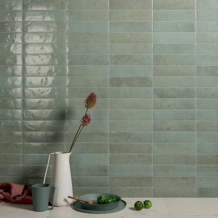 Dettaglio rivestimento in gres porcellanato serie Miniature Soda di Marca Corona, effetto mattoncino vintage, formato 6x24 cm, Colore Verde Perla