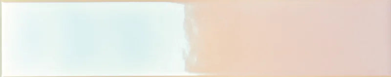 Piastrella avorio lucida olografica in ceramica per rivestimenti interni formato 5x25 colore Cream Hologram della collezione Spectre di 41zero42