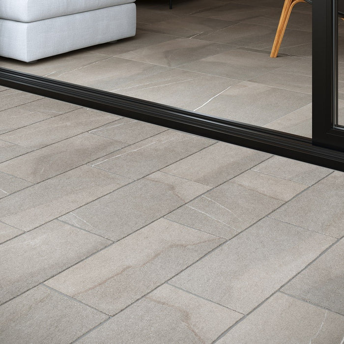 Piastrelle in gres porcellanato effetto pietra, collezione stone lab di herberia ceramica, colore piasentina formato 21x43