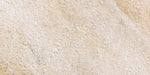 Dettaglio piastrella in gres porcellanato effetto pietra naturale quarzite della Collezione Stonequartz di Alfalux, formato 30x60 rettificato, colore Beige