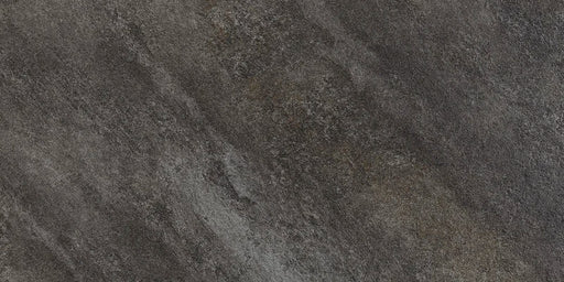 Dettaglio piastrella in gres porcellanato effetto pietra naturale quarzite della Collezione Stonequartz di Alfalux, formato 45x90 rettificato, colore Nero