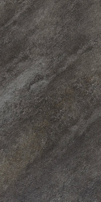 Dettaglio piastrella in gres porcellanato effetto pietra naturale quarzite della Collezione Stonequartz di Alfalux, formato 60x120 rettificato, colore Nero