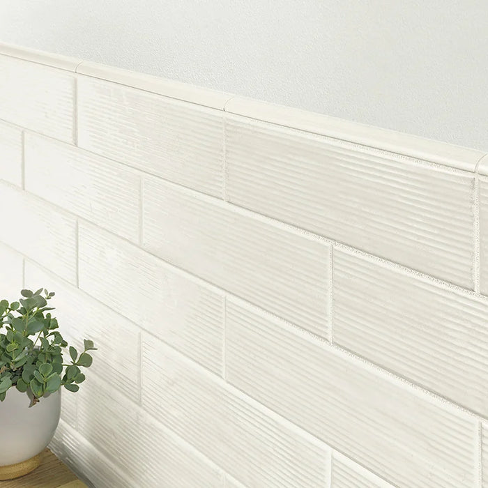 Dettaglio rivestimento in formato mattoncino Lucido 7,5x30, rigato a rilievo, colore Bone, collezione Swing di ceramica Settecento