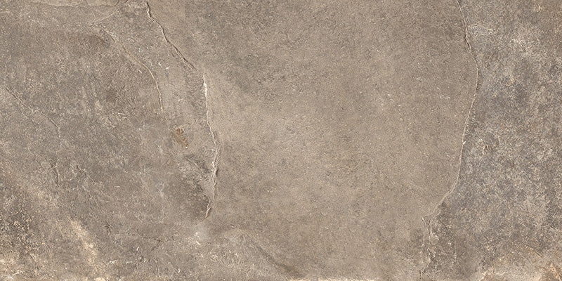 Dettaglio piastrella per pavimento e rivestimento in gres porcellanato effetto pietra ardesia. Collezione Ardesie di Ceramica Rondine, formato 30x60, Taupe
