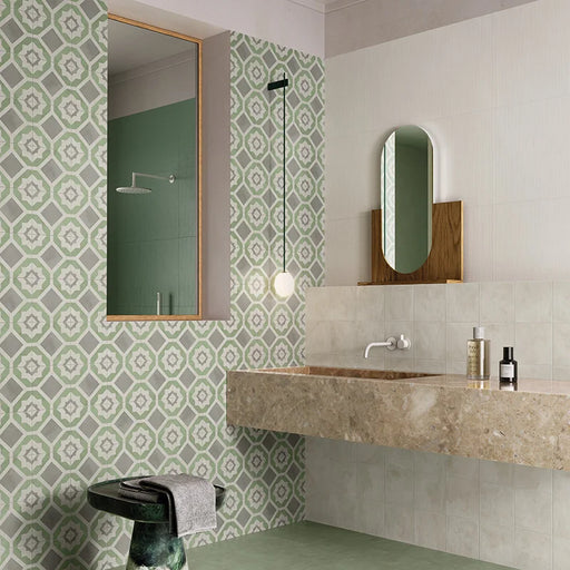 Bagno moderno con rivestimento in gres porcellanato serie Terra.Art di Marca Corona, effetto cementine, formato 20x20 cm, Colore Geometria Sabbia Menta