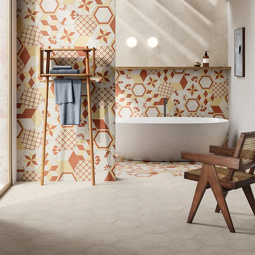 Bagno moderno con pavimento e rivestimento in gres porcellanato serie Terra.Art di Marca Corona, effetto cemento, formato esagonale 25x21 cm, Colore Bianco Esagona