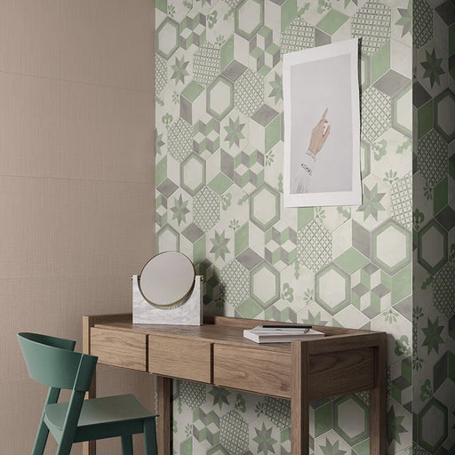 Dettaglio rivestimento in gres porcellanato serie Terra.Art di Marca Corona, effetto cementine, formato esagonale 25x21 cm, Colore Mix S/M Esagona