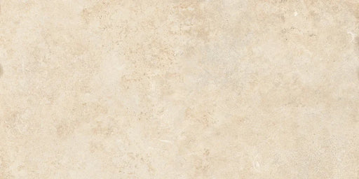 Piastrella in gres porcellanato effetto pietra leccese della collezione Terre d'Otranto di Ceramica Rondine, formato 30x60 cm con bordo naturale, colore Cream