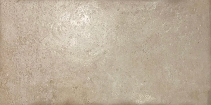 Piastrella semilucida in gres porcellanato effetto pietra leccese della collezione Terre d'Otranto di Ceramica Rondine, formato 30x60 cm con bordo naturale, colore Cream