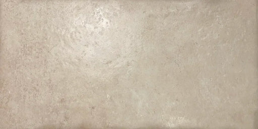 Piastrella semilucida in gres porcellanato effetto pietra leccese della collezione Terre d'Otranto di Ceramica Rondine, formato 30x60 cm con bordo naturale, colore Ivory