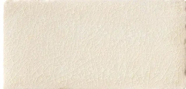 Dettaglio piastrella per rivestimento in ceramica Craquelé effetto fatto a mano lucido 7,5x15 cm effetto mattoncino della collezione The Traditional Style, colore Ivory di Ceramica Settecento
