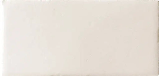 Dettaglio piastrella per rivestimento in ceramica Craquelé effetto fatto a mano lucido 7,5x15 cm effetto mattoncino della collezione The Traditional Style, colore Pure White di Ceramica Settecento