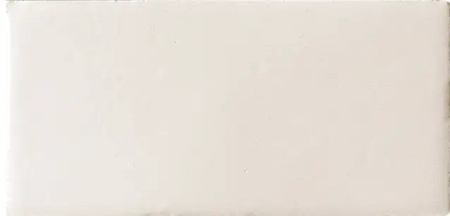 Dettaglio piastrella per rivestimento in ceramica Craquelé effetto fatto a mano lucido 7,5x15 cm effetto mattoncino della collezione The Traditional Style, colore Pure White di Ceramica Settecento