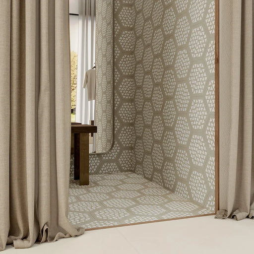 Dettaglio Camerino con rivestimento in gres porcellanato serie Terracreta di Marca Corona, effetto cementina, formato 25x22 cm, Colore Intarsio Argilla