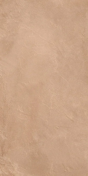Piastrella per pavimento interno in gres porcellanato effetto cemento spatolato della collezione Terre Vive di Savoia Italia, formato 60x120 cm, colore Terra Cotta