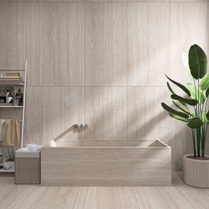 Bagno moderno con pavimento e rivestimento in gres porcellanato effetto pietra naturale della collezione la geoteca nella colorazione Travertino ivory Vein di gardenia orchidea 60x120